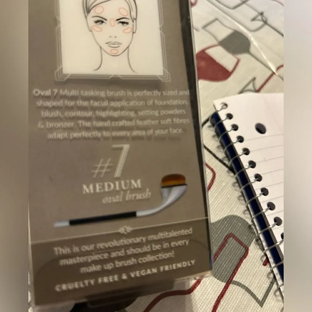 NWT/NIB oval make up brush by Brush Works